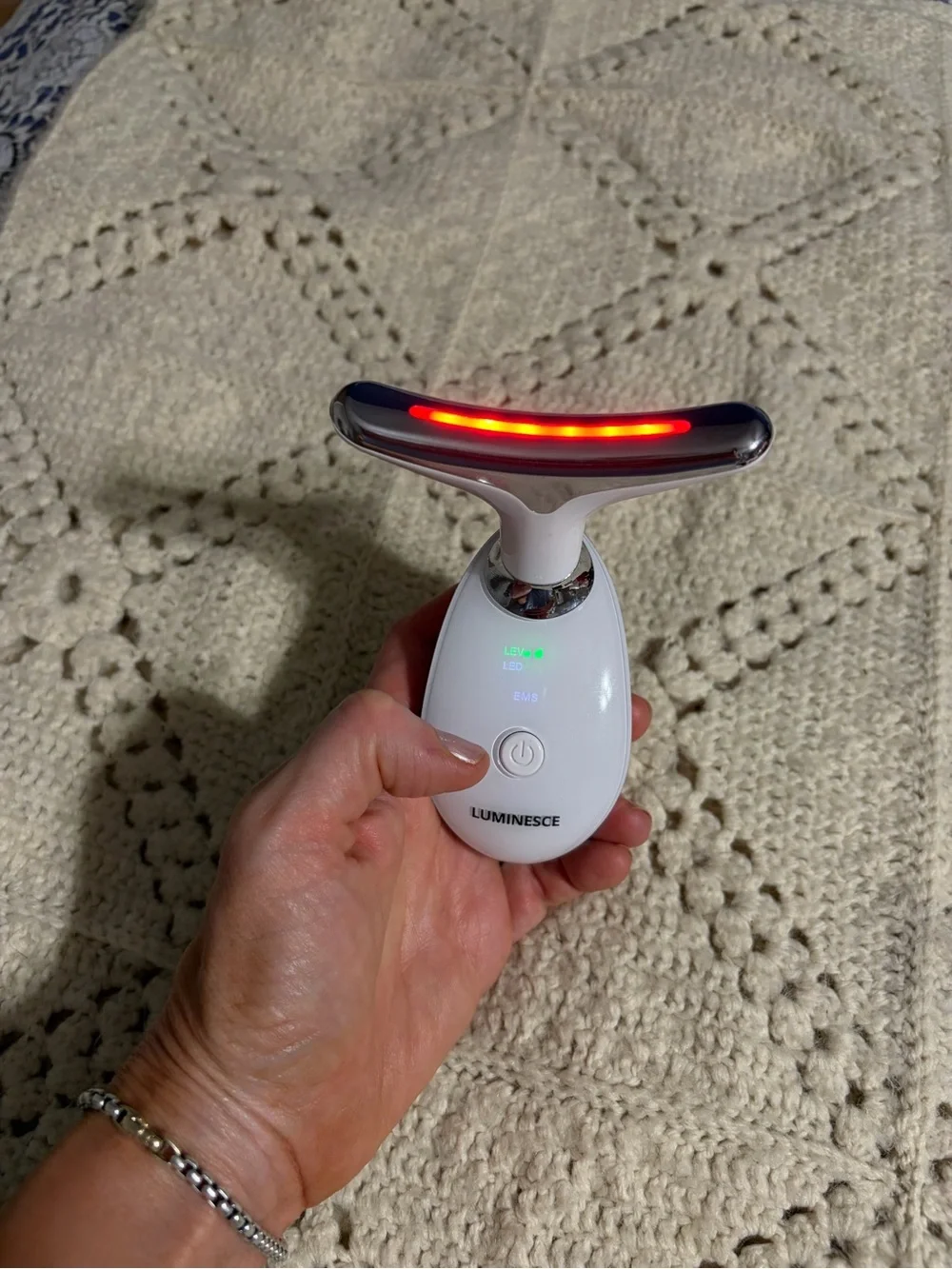 Luminesce LED Facial Device - White 7 in 1 no box - I will include charging cord